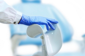 В ЖЕНСКОЙ КОНСУЛЬТАЦИИ НОВЫЙ ДОКТОР