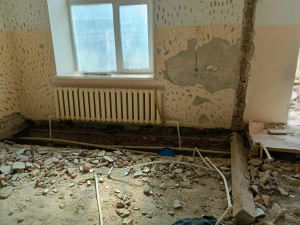 Сразу в нескольких зданиях КГБУЗ «Арсеньевская городская больница» ведутся ремонтные работы